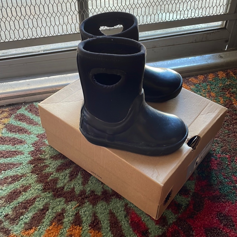 Toddler Ugg rain boots size 8